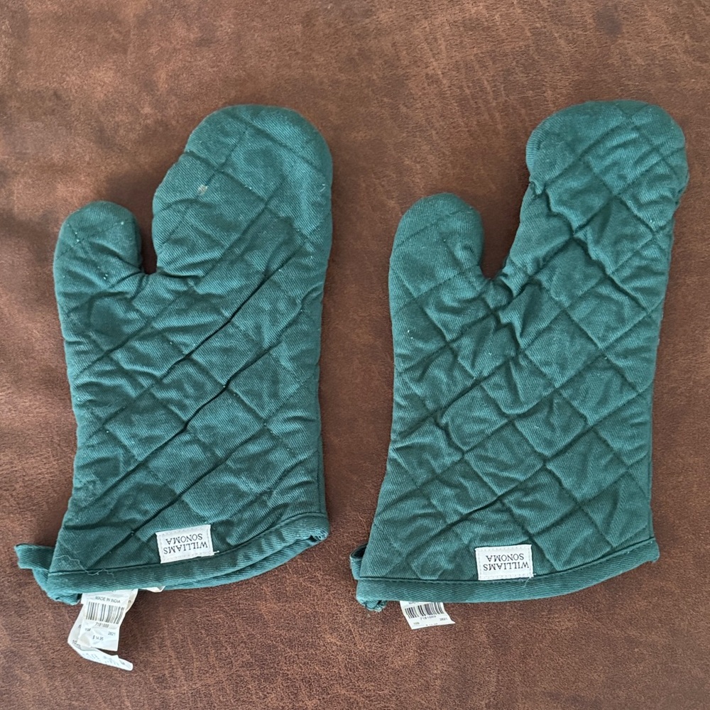 Williams Sonoma Quilted Oven Mitts